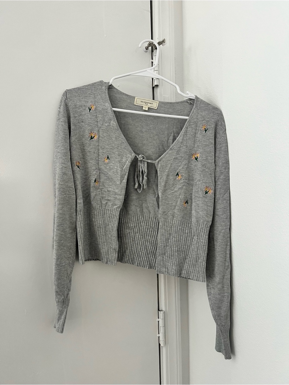Light Gray Cropped Tie-Front Cardigan with Embroidered Flowers